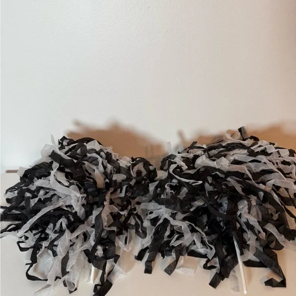 Spirit Cheerless Leader Costume with Red and Black Details‎ - Picture 4 of 7
